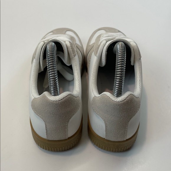 Madden Girl White Gray Retro Low Top Sneakers Gum Sole Casual Shoes Sz 7 - Picture 3 of 8